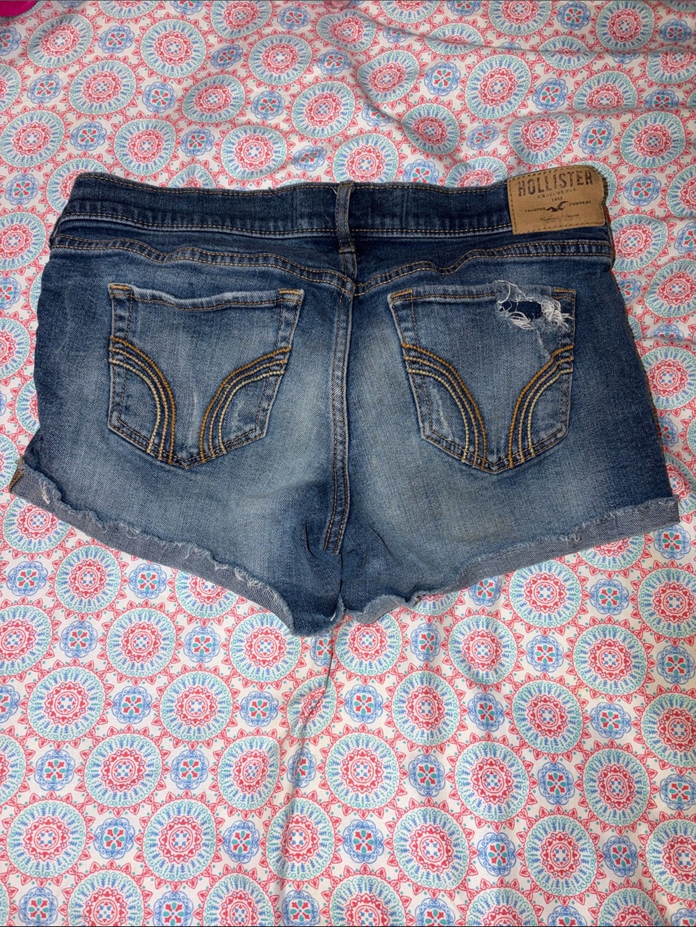 Hollister Distressed Indigo Denim Shorts - Picture 3 of 3